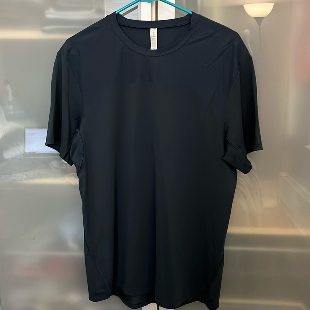 Men’s lululemon tee. Size medium
